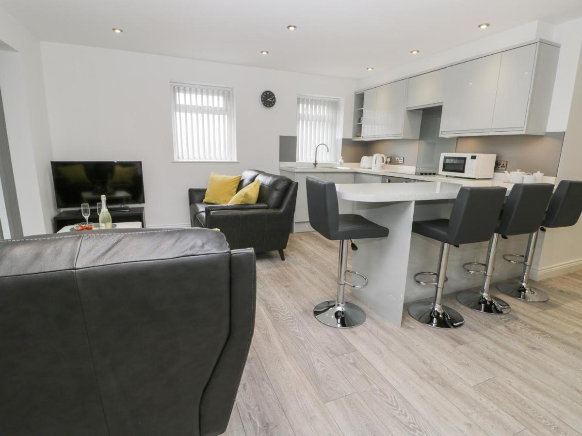 The Office Gardens, Apartment 1 Whitby Bagian luar foto