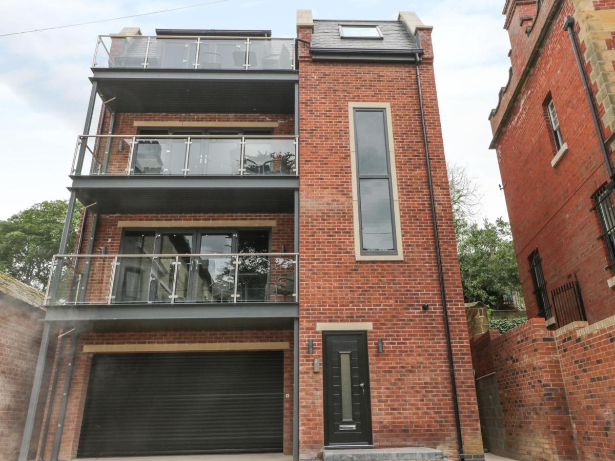 The Office Gardens, Apartment 1 Whitby Bagian luar foto