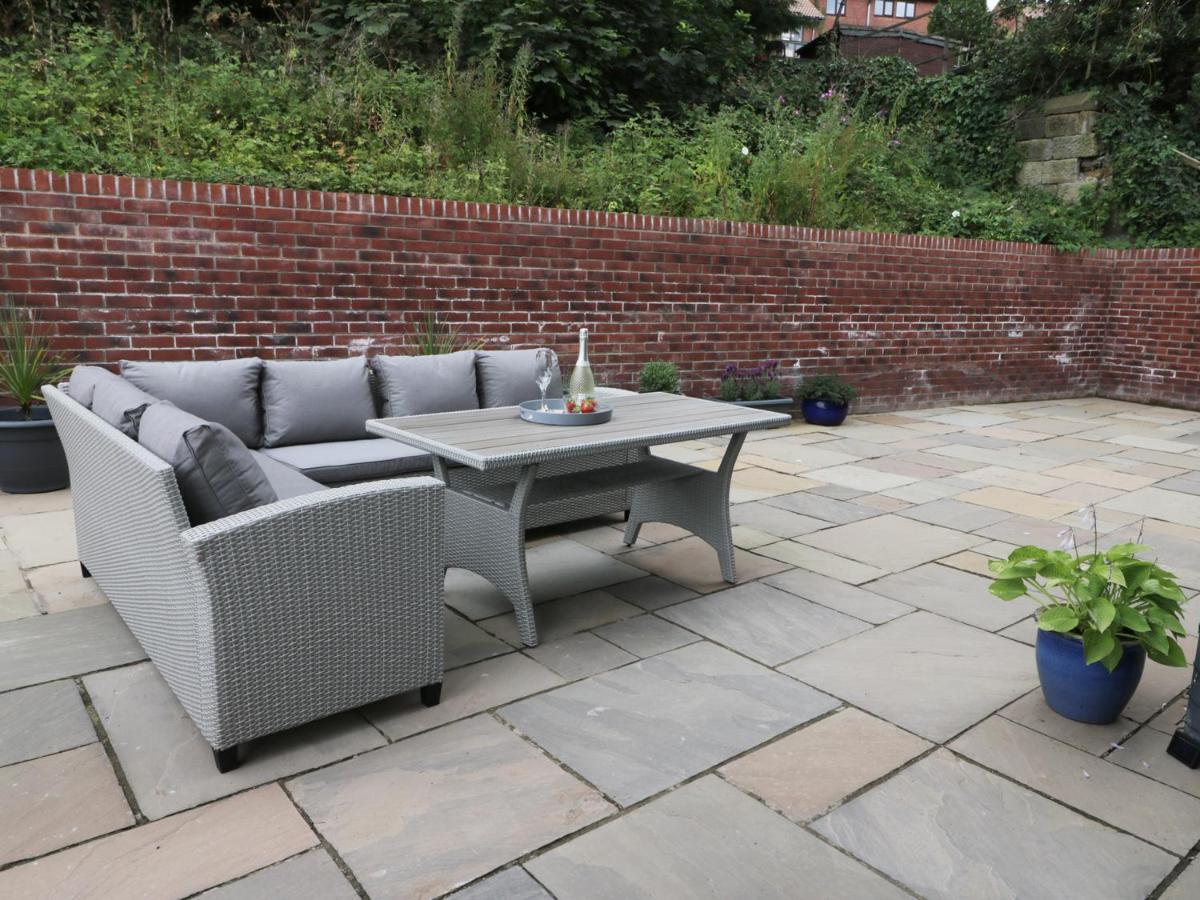 The Office Gardens, Apartment 1 Whitby Bagian luar foto