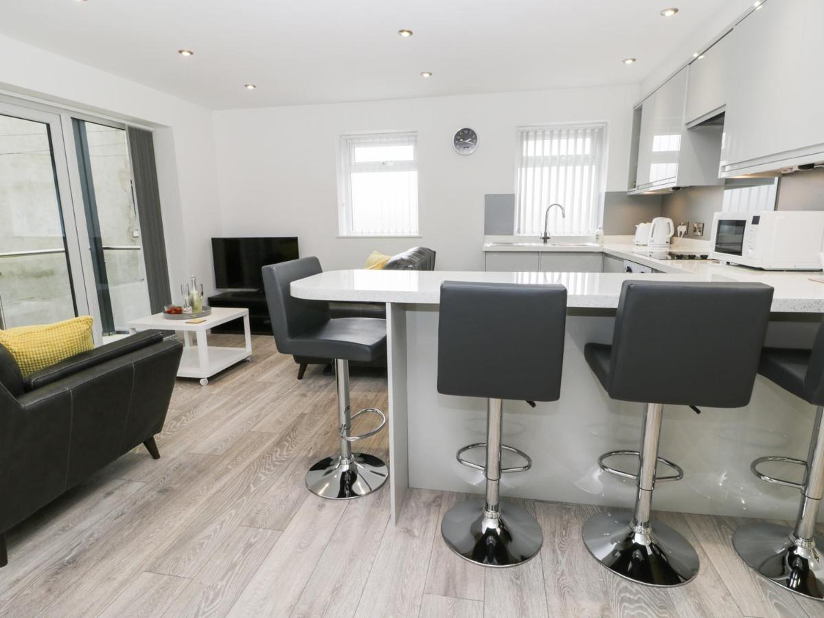 The Office Gardens, Apartment 1 Whitby Bagian luar foto